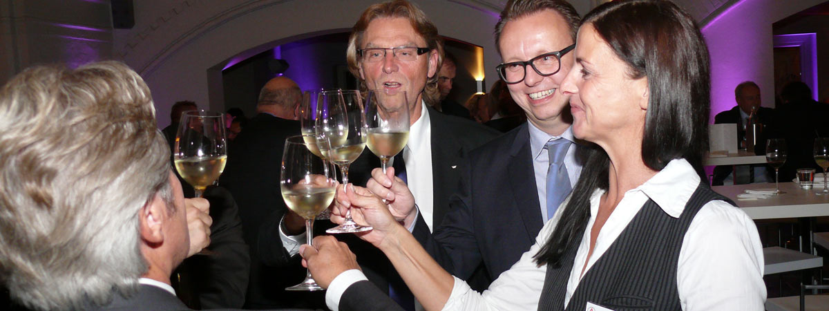 Auf den Geburtstag anstoßen